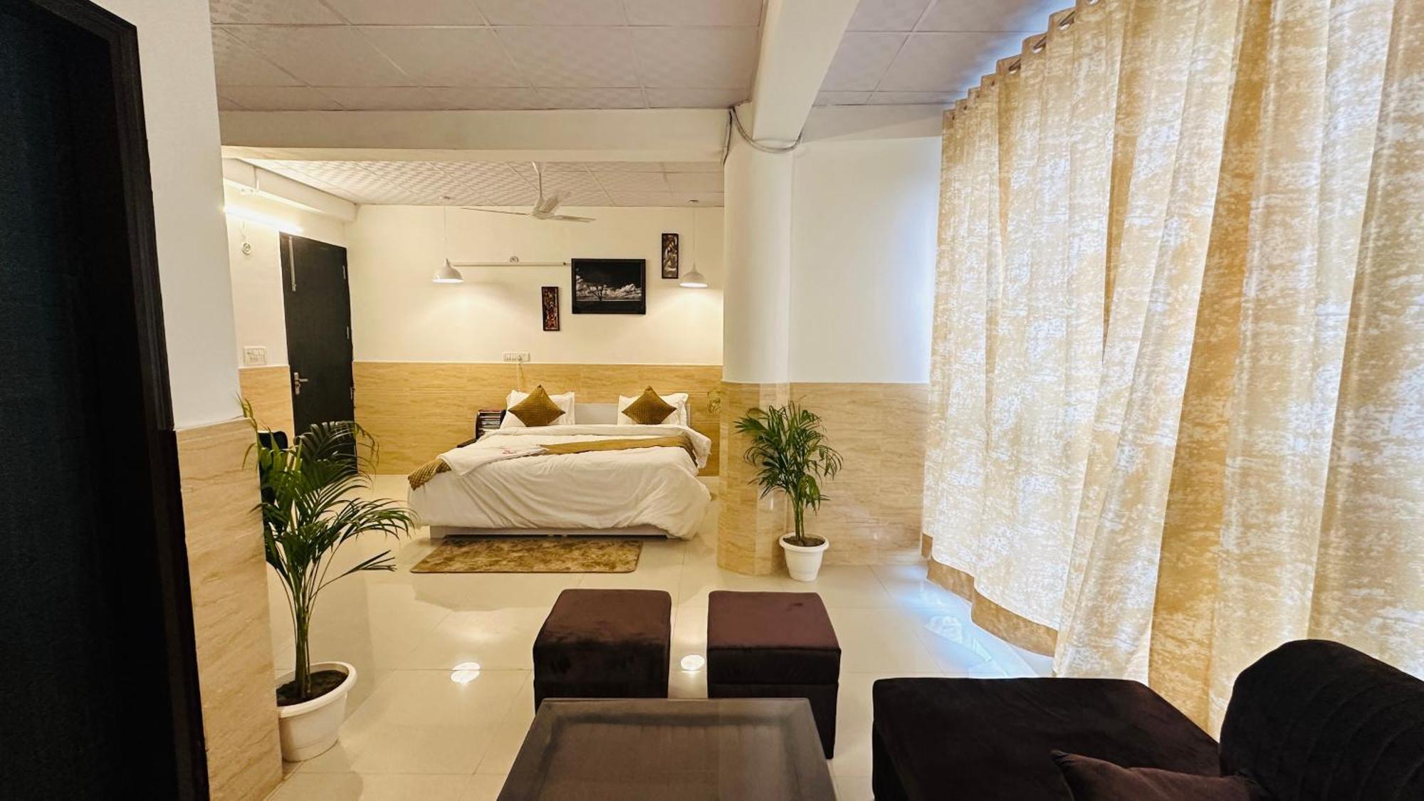 Dr White House - Noida Sector 18 Hotel Eksteriør billede