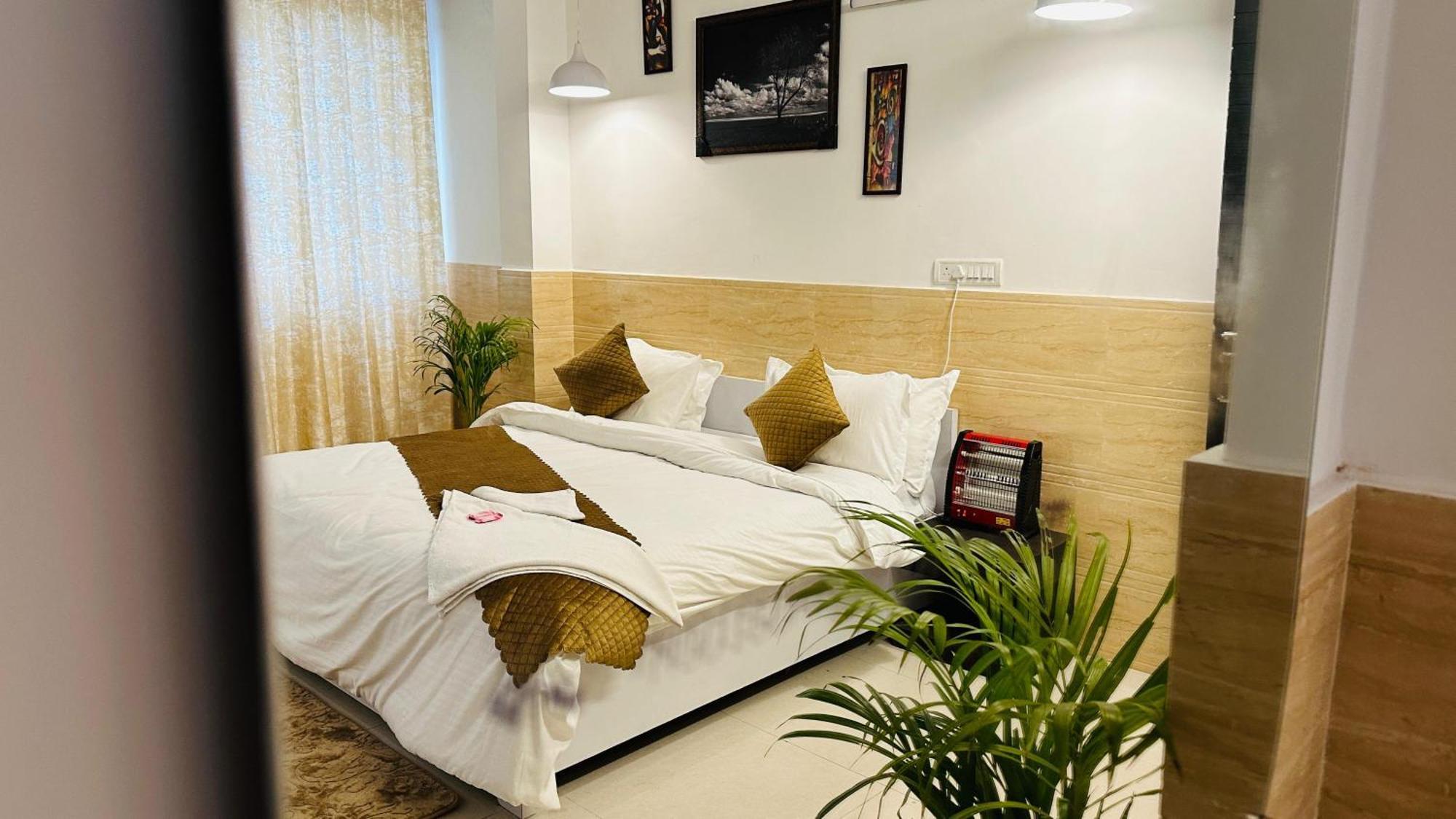 Dr White House - Noida Sector 18 Hotel Eksteriør billede