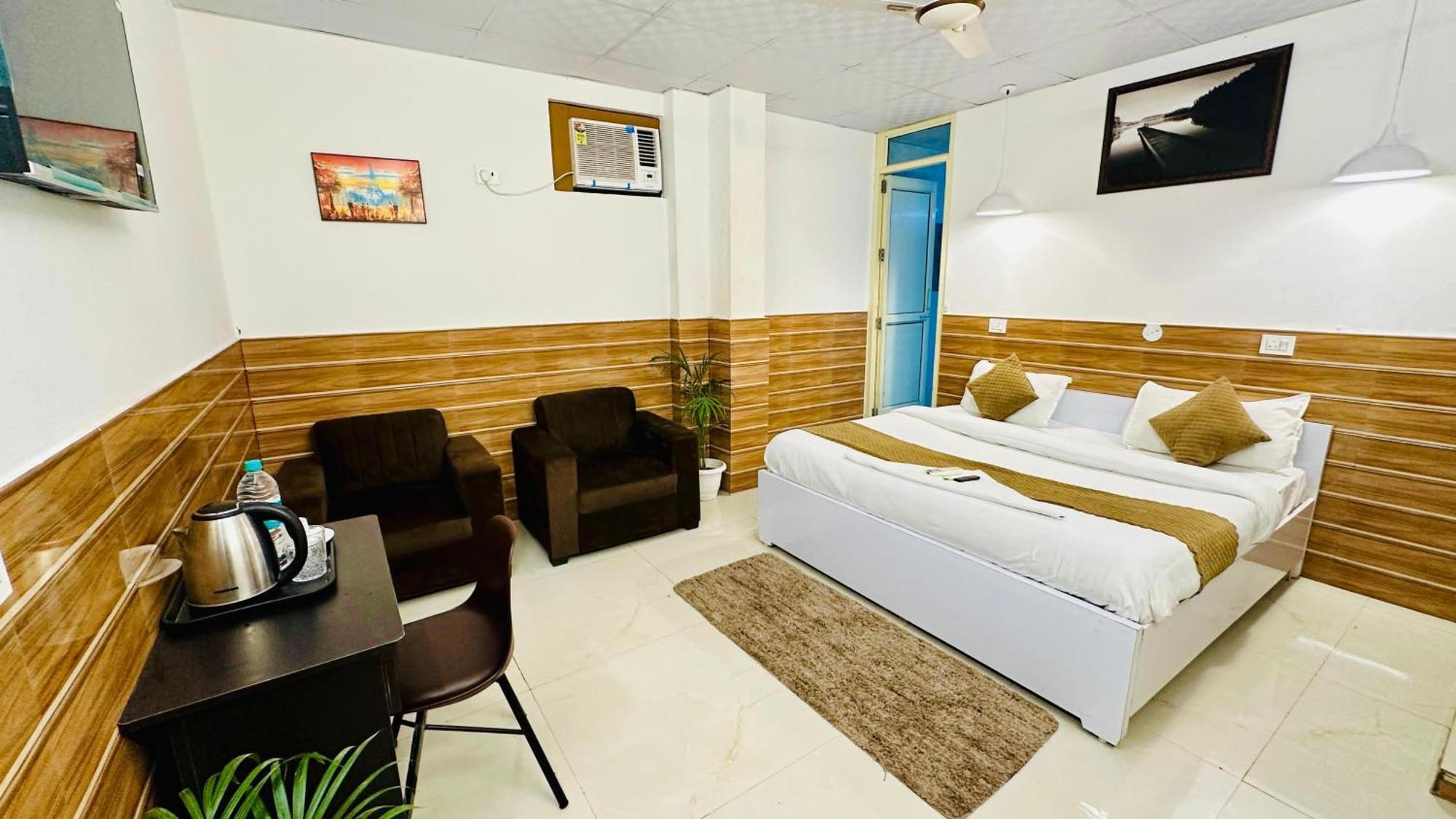 Dr White House - Noida Sector 18 Hotel Eksteriør billede