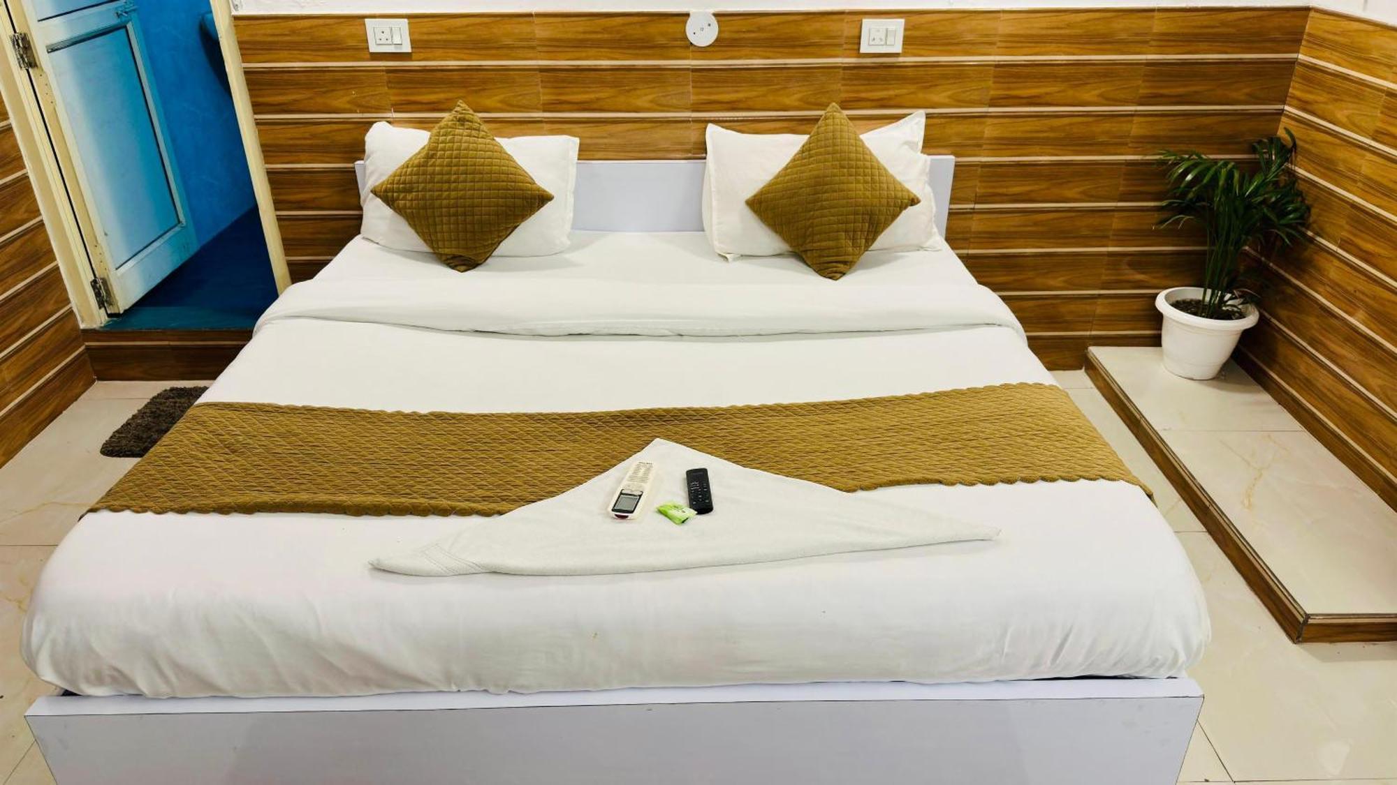 Dr White House - Noida Sector 18 Hotel Eksteriør billede